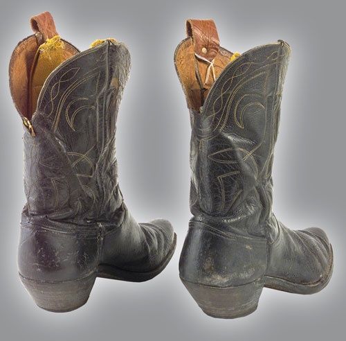 Иллюстрация к книге — Стрелки Дикого Запада. Шерифы, бандиты, ковбои, ганфайтеры [i_274.jpg]