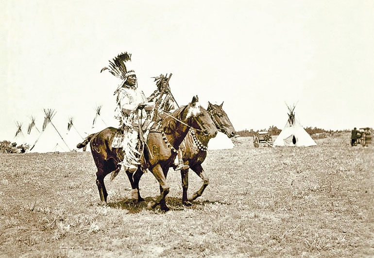 Иллюстрация к книге — Индейцы Дикого Запада в бою. "Хороший день, чтобы умереть!" [i_010.jpg]