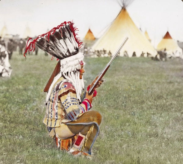 Иллюстрация к книге — Индейцы Дикого Запада в бою. "Хороший день, чтобы умереть!" [i_025.jpg]