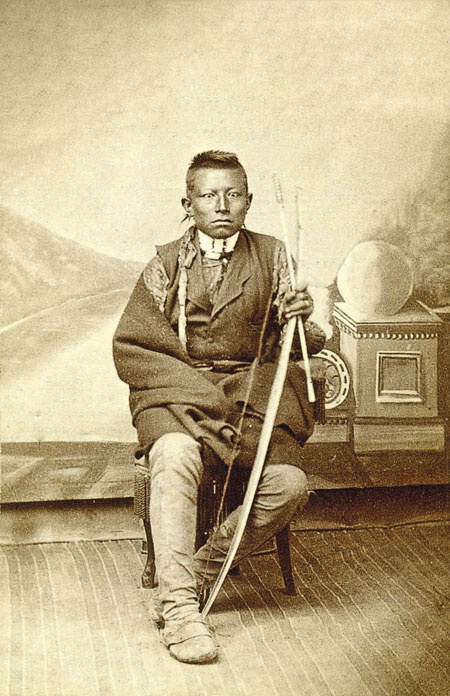 Иллюстрация к книге — Индейцы Дикого Запада в бою. "Хороший день, чтобы умереть!" [i_055.jpg]