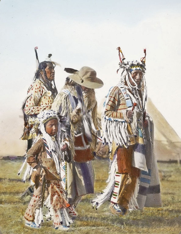 Иллюстрация к книге — Индейцы Дикого Запада в бою. "Хороший день, чтобы умереть!" [i_073.jpg]