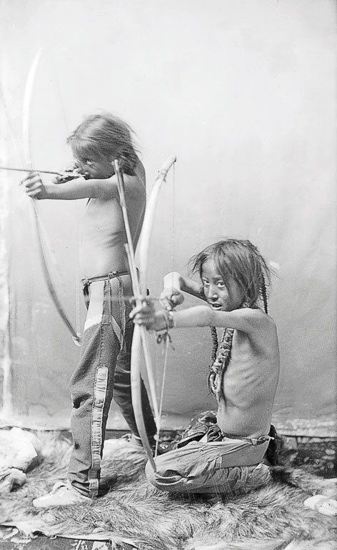 Иллюстрация к книге — Индейцы Дикого Запада в бою. "Хороший день, чтобы умереть!" [i_074.jpg]