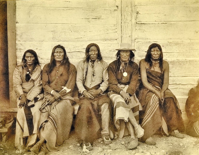 Иллюстрация к книге — Индейцы Дикого Запада в бою. "Хороший день, чтобы умереть!" [i_091.jpg]