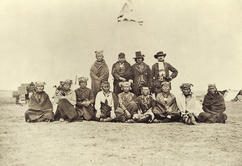 Иллюстрация к книге — Индейцы Дикого Запада в бою. "Хороший день, чтобы умереть!" [i_155.jpg]