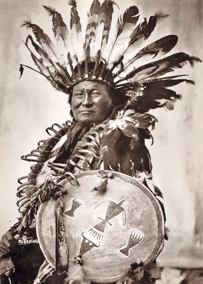 Иллюстрация к книге — Индейцы Дикого Запада в бою. "Хороший день, чтобы умереть!" [i_195.jpg]