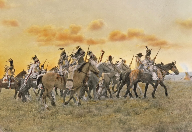 Иллюстрация к книге — Индейцы Дикого Запада в бою. "Хороший день, чтобы умереть!" [i_217.jpg]