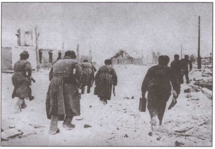 Иллюстрация к книге — Штрафники Великой Отечественной. В жизни и на экране [i_014.jpg]