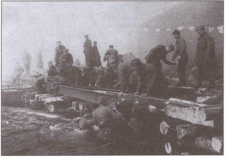 Иллюстрация к книге — Штрафники Великой Отечественной. В жизни и на экране [i_026.jpg]