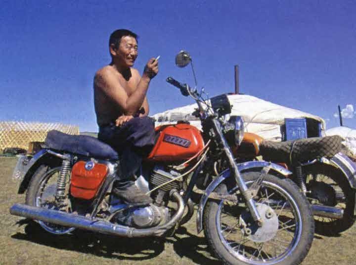 Иллюстрация к книге — Следы в пустыне [i_024.jpg]