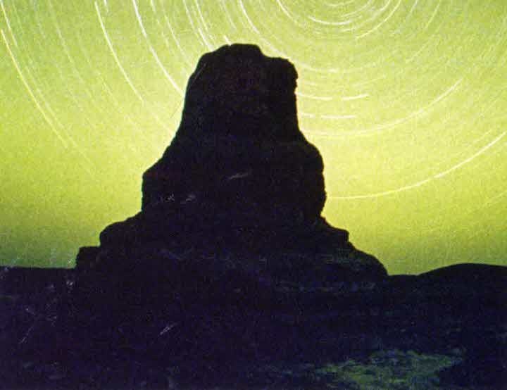 Иллюстрация к книге — Следы в пустыне [i_066.jpg]