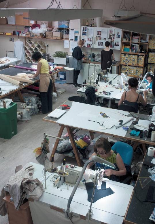 Иллюстрация к книге — Вивьен Вествуд [i_107.jpg]