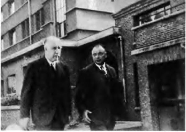 Иллюстрация к книге — История лазера [i_079.jpg]