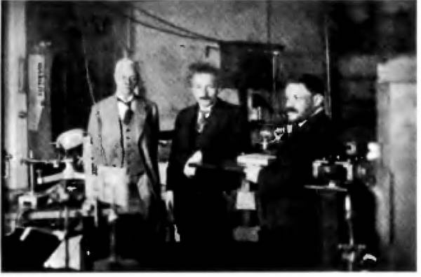 Иллюстрация к книге — История лазера [i_082.jpg]