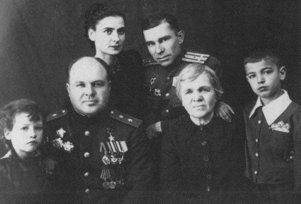 Иллюстрация к книге — Шпаликов [i_005.jpg]