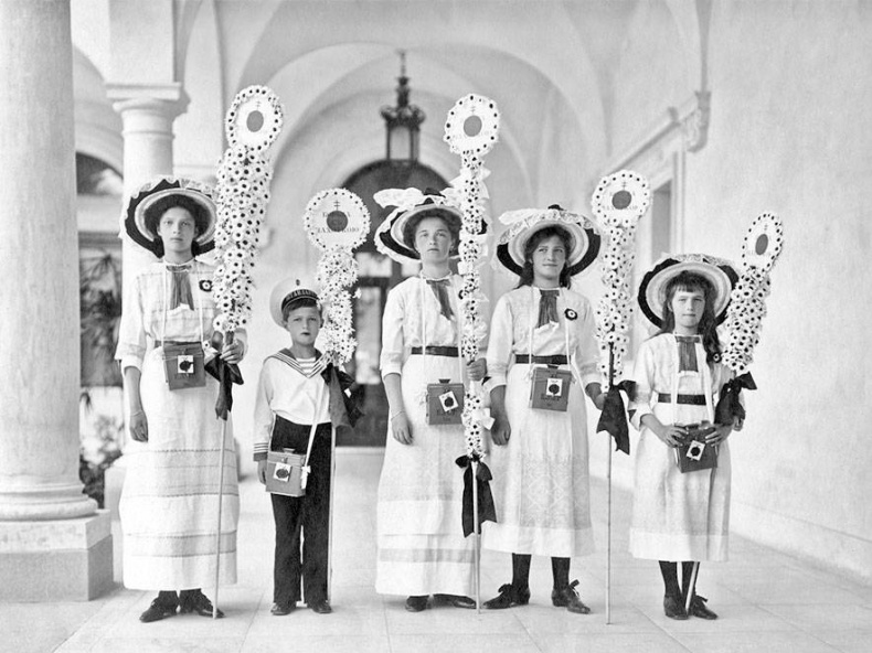 Иллюстрация к книге — Дневники княжон Романовых. Загубленные жизни [i_030.jpg]