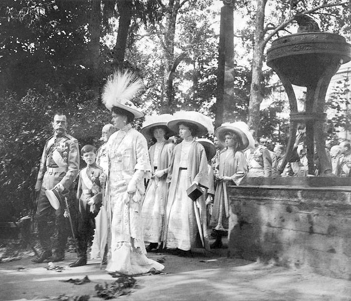 Иллюстрация к книге — Дневники княжон Романовых. Загубленные жизни [i_034.jpg]