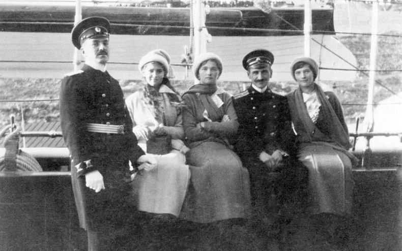 Иллюстрация к книге — Дневники княжон Романовых. Загубленные жизни [i_042.jpg]