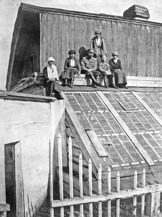 Иллюстрация к книге — Дневники княжон Романовых. Загубленные жизни [i_056.jpg]