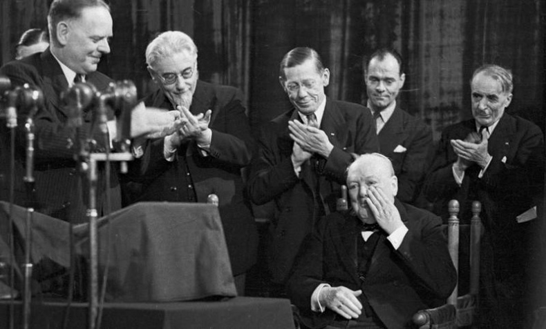 Иллюстрация к книге — Фактор Черчилля. Как один человек изменил историю [i_039.jpg]