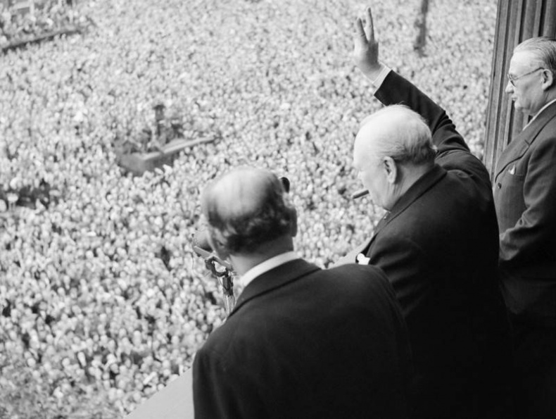 Иллюстрация к книге — Фактор Черчилля. Как один человек изменил историю [i_049.jpg]