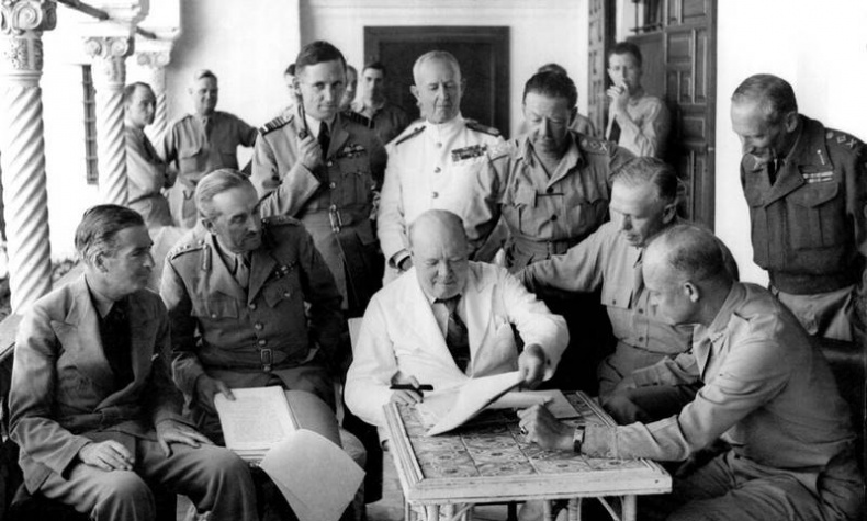 Иллюстрация к книге — Фактор Черчилля. Как один человек изменил историю [i_053.jpg]