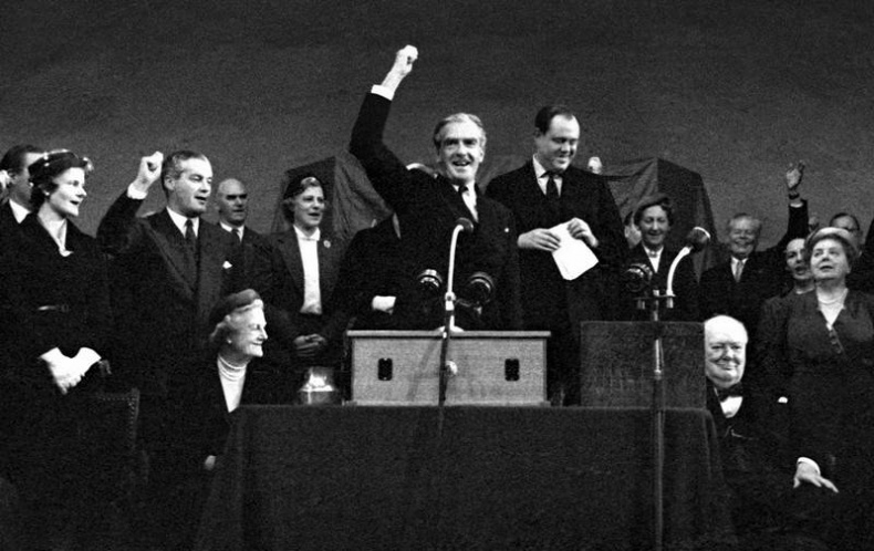 Иллюстрация к книге — Фактор Черчилля. Как один человек изменил историю [i_064.jpg]