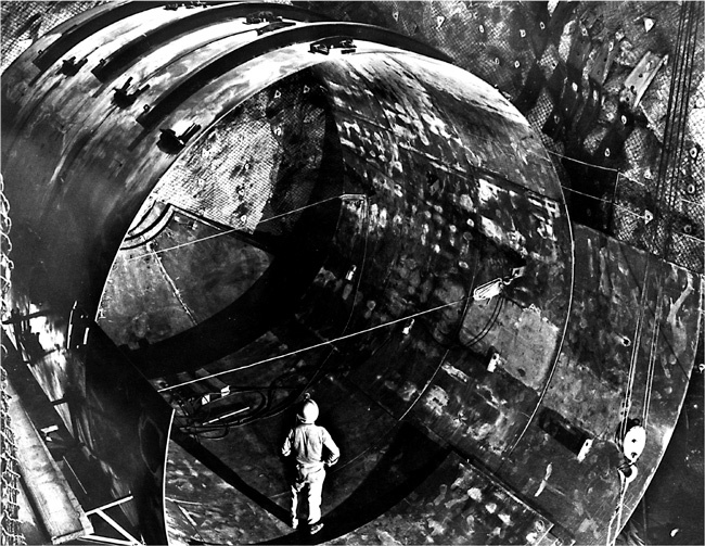 Иллюстрация к книге — Охотники за нейтрино. Захватывающая погоня за призрачной элементарной частицей [i_009.jpg]