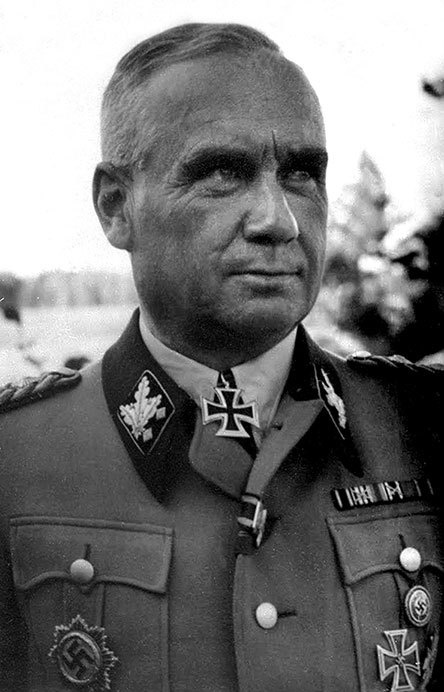 Иллюстрация к книге — Его повесили на площади Победы [i_002.jpg]