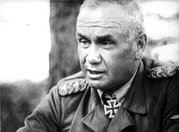 Иллюстрация к книге — Его повесили на площади Победы [i_005.jpg]