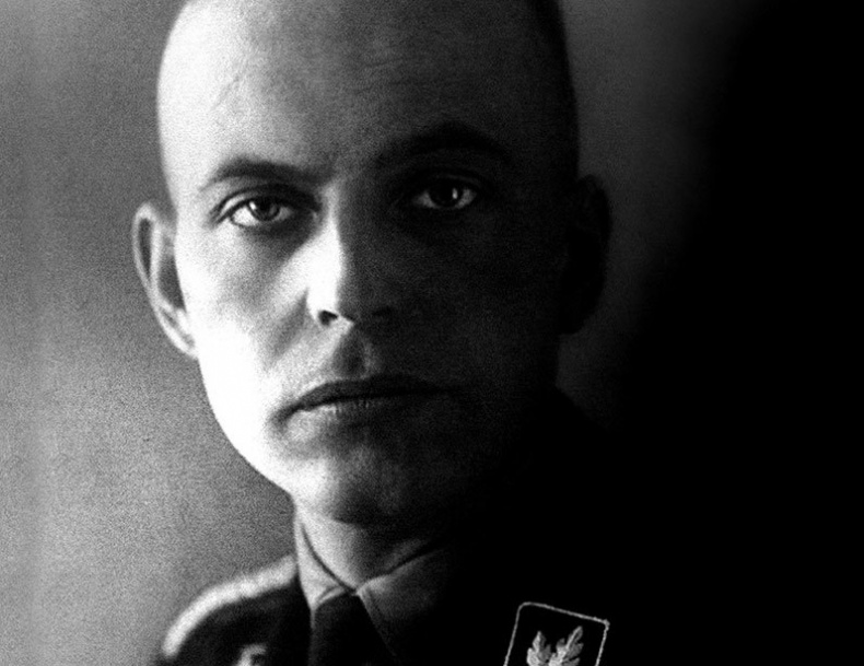 Иллюстрация к книге — Его повесили на площади Победы [i_011.jpg]