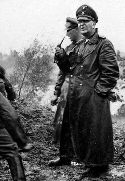 Иллюстрация к книге — Его повесили на площади Победы [i_023.jpg]