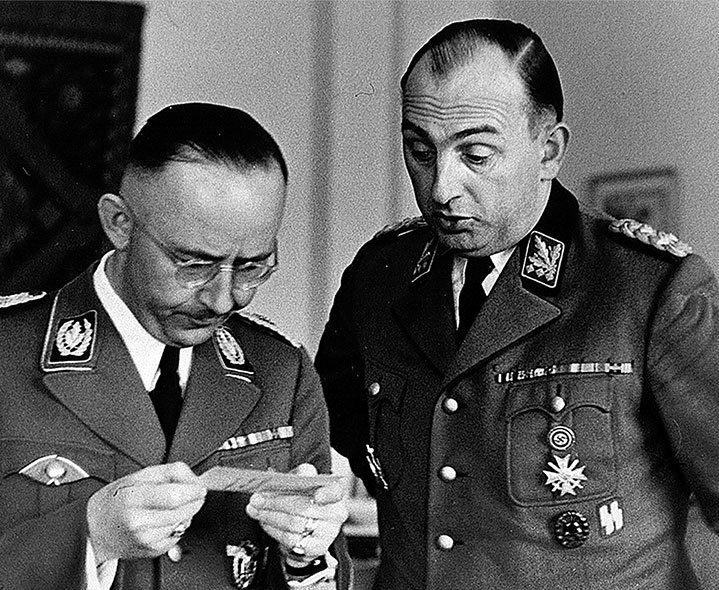 Иллюстрация к книге — Его повесили на площади Победы [i_029.jpg]