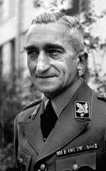 Иллюстрация к книге — Его повесили на площади Победы [i_031.jpg]