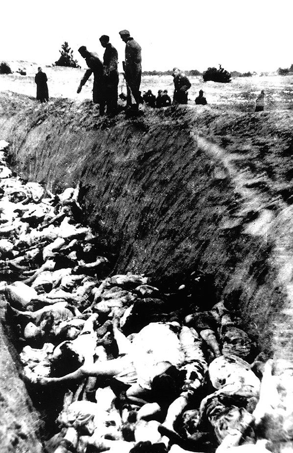 Иллюстрация к книге — Его повесили на площади Победы [i_083.jpg]