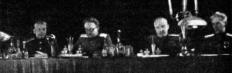 Иллюстрация к книге — Его повесили на площади Победы [i_088.jpg]