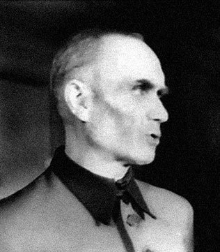 Иллюстрация к книге — Его повесили на площади Победы [i_091.jpg]