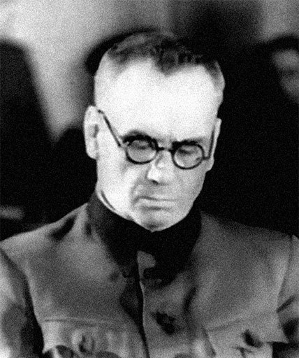 Иллюстрация к книге — Его повесили на площади Победы [i_093.jpg]