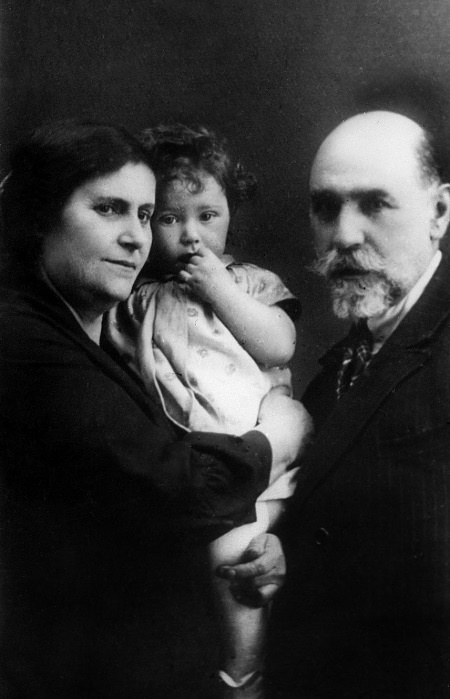 Иллюстрация к книге — Жизнь в балете. Семейные хроники Плисецких и Мессереров [i_001.jpg]