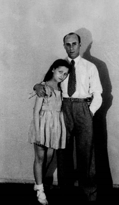 Иллюстрация к книге — Жизнь в балете. Семейные хроники Плисецких и Мессереров [i_011.jpg]