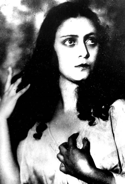 Иллюстрация к книге — Жизнь в балете. Семейные хроники Плисецких и Мессереров [i_017.jpg]