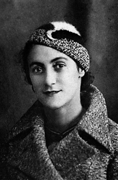 Иллюстрация к книге — Жизнь в балете. Семейные хроники Плисецких и Мессереров [i_020.jpg]