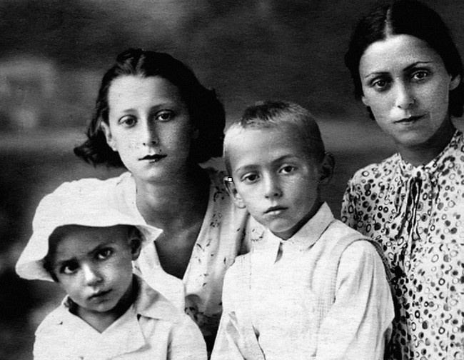 Иллюстрация к книге — Жизнь в балете. Семейные хроники Плисецких и Мессереров [i_021.jpg]