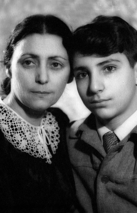 Иллюстрация к книге — Жизнь в балете. Семейные хроники Плисецких и Мессереров [i_030.jpg]