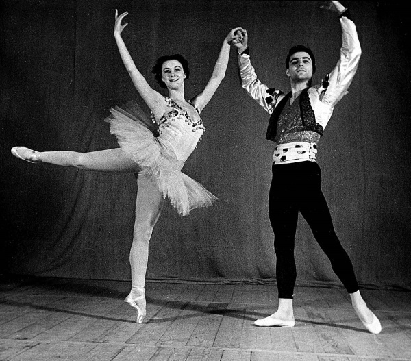 Иллюстрация к книге — Жизнь в балете. Семейные хроники Плисецких и Мессереров [i_042.jpg]