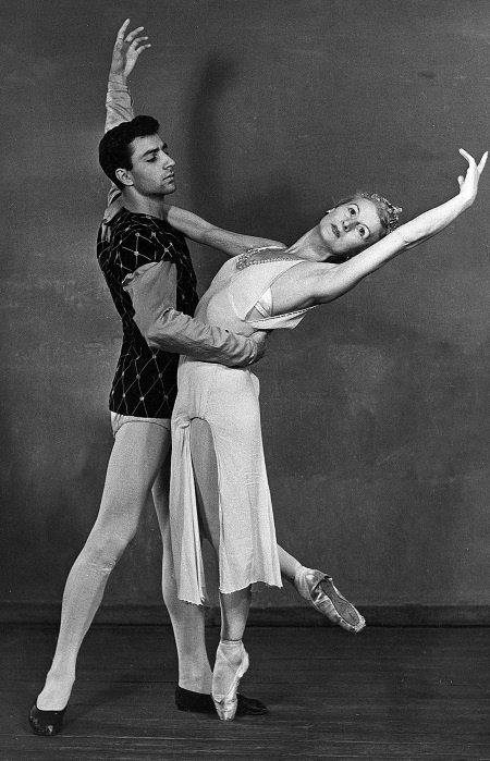 Иллюстрация к книге — Жизнь в балете. Семейные хроники Плисецких и Мессереров [i_045.jpg]