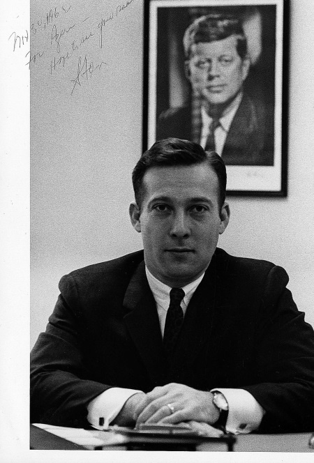 Иллюстрация к книге — Жизнь в балете. Семейные хроники Плисецких и Мессереров [i_049.jpg]