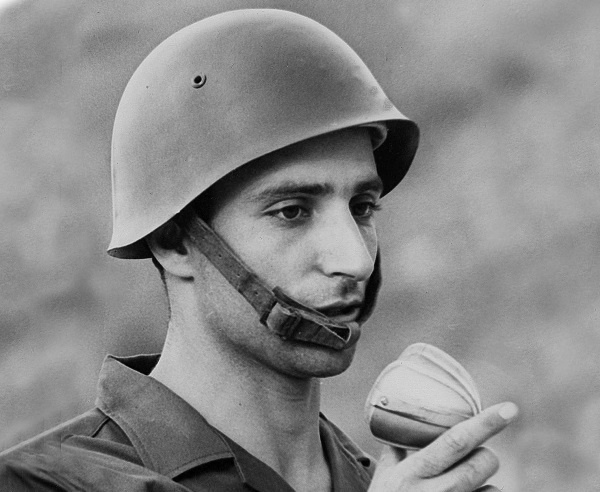 Иллюстрация к книге — Жизнь в балете. Семейные хроники Плисецких и Мессереров [i_059.jpg]