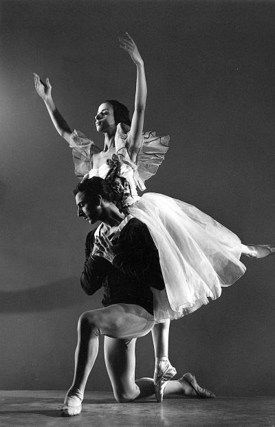 Иллюстрация к книге — Жизнь в балете. Семейные хроники Плисецких и Мессереров [i_062.jpg]