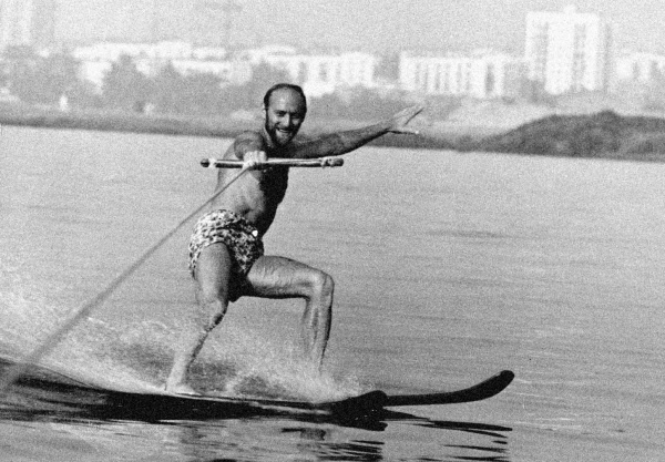 Иллюстрация к книге — Жизнь в балете. Семейные хроники Плисецких и Мессереров [i_069.jpg]