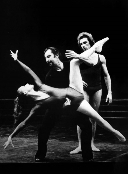 Иллюстрация к книге — Жизнь в балете. Семейные хроники Плисецких и Мессереров [i_079.jpg]